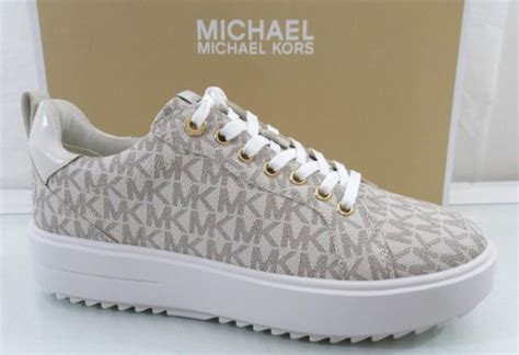 is michael kors shoes true to size